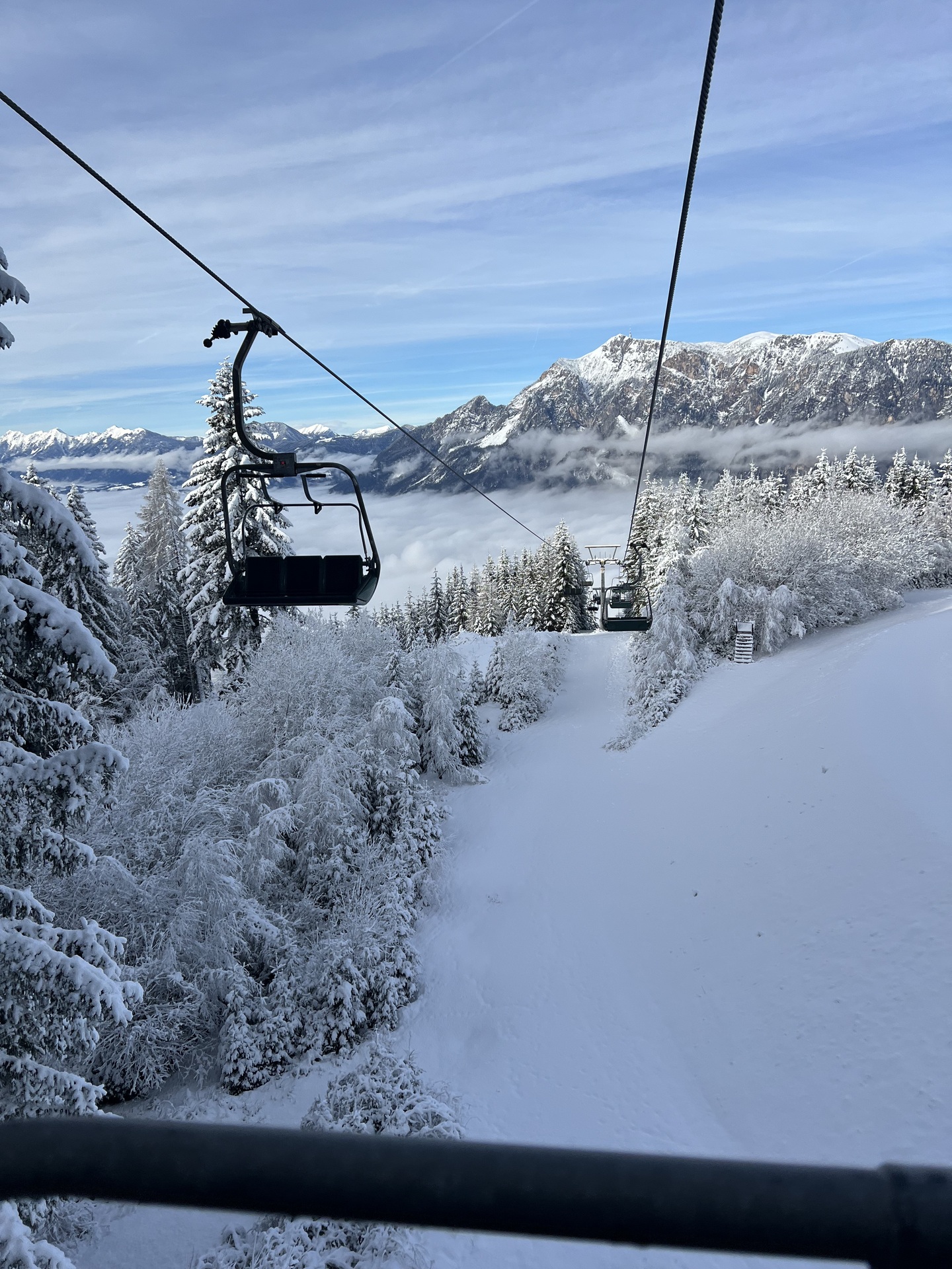 Uitzicht van Drëilandereck skipiste het dal